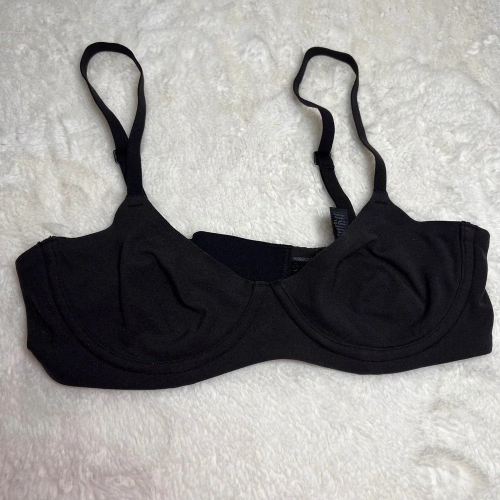 SKIMS Women's 32B Black T-Shirt Bra Underwire Everyday Comfort Adjustable Straps - Picture 4 of 8